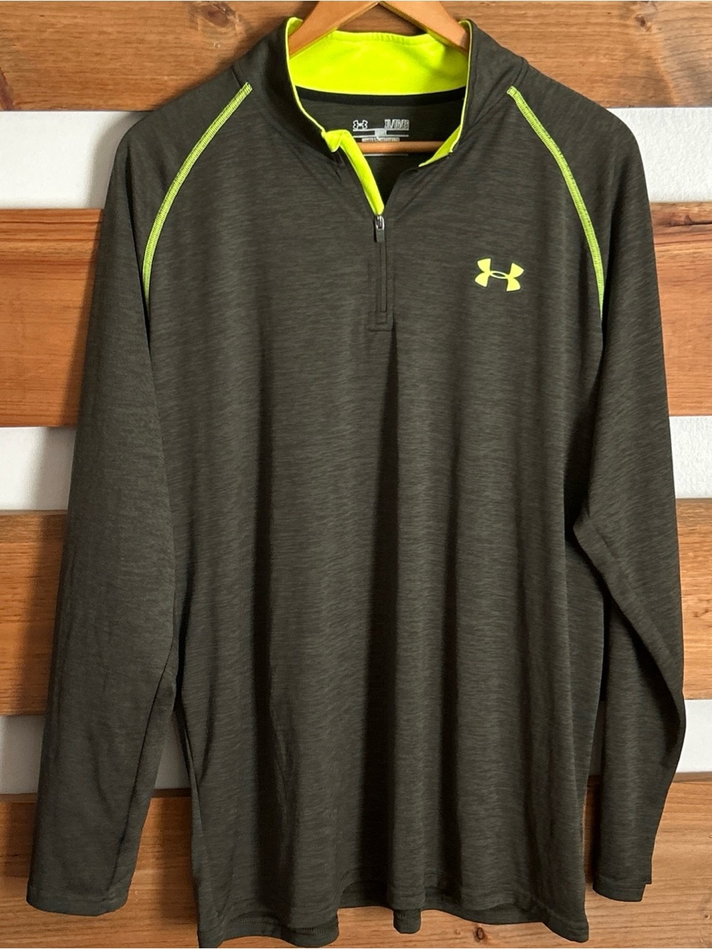 Under Armour Forest Green Long Sleeve Loose Heat Gear 1/4 Zip Pull-Over Size XL